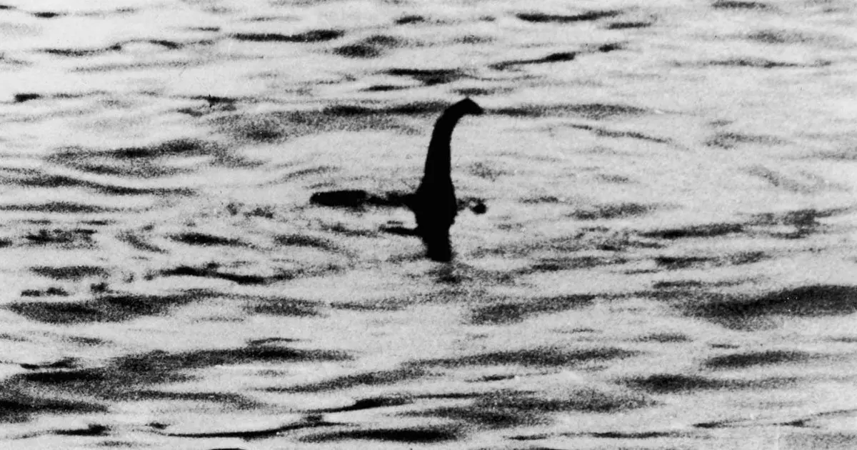 cuento el monstruo del lago ness en imprenta mayuscula - Cómo es la historia del monstruo del lago Ness