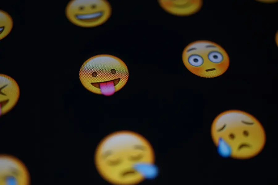 como se grafica aguantame con emoticones o emojies - Cómo influyen los emojis